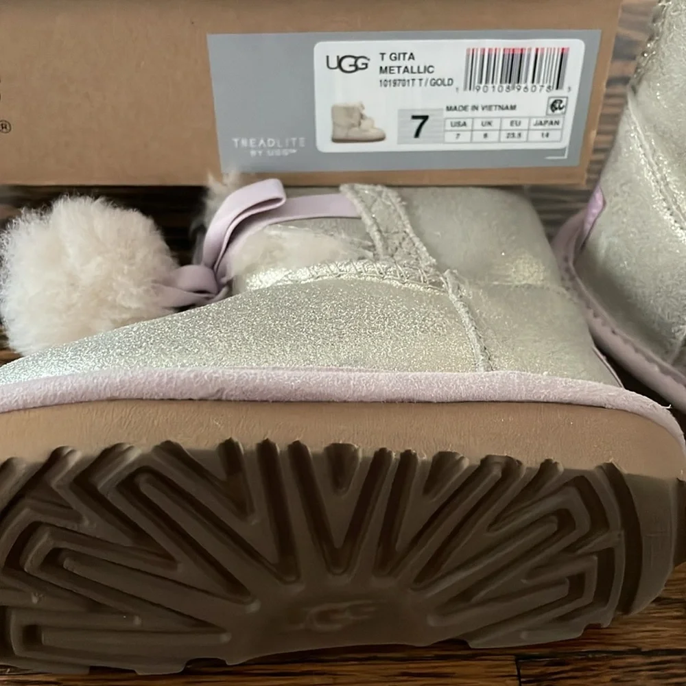 UGG- Metallic boots - Picture 2 of 3